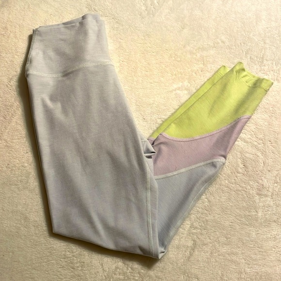 NWOT Playground Active Sunset Leggings in Ice Blue - Picture 5 of 9